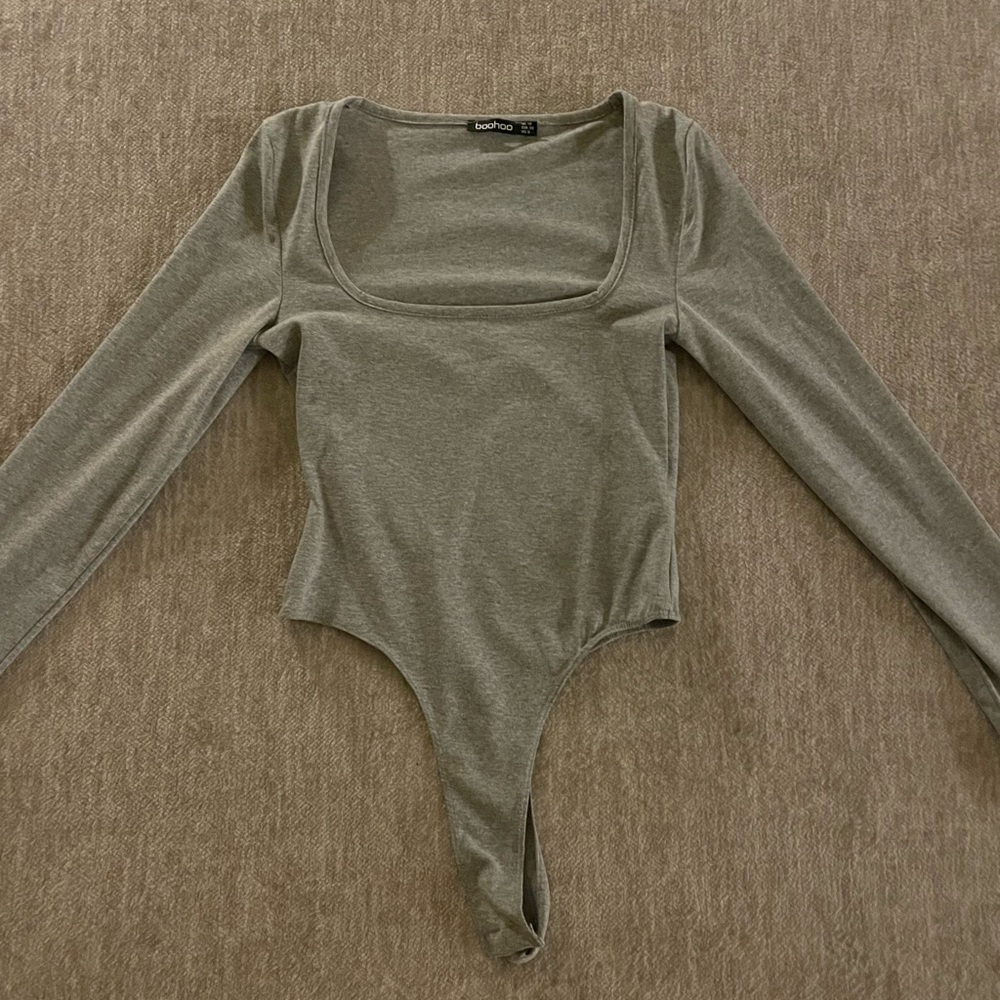 BooHoo women’s S square neck long sleeve bodysuit